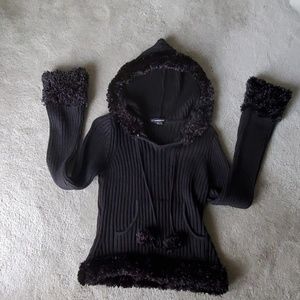 Black Hooded sweater with faux fur